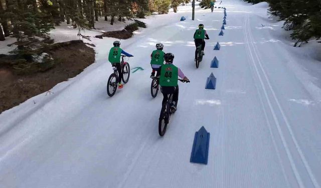 Türkiye'nin ilk kış triatlonu Bolu'da yapıldı