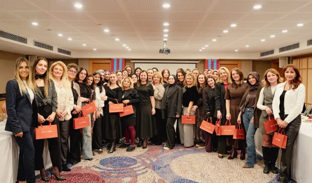 BORDO-MAVİLİ KULÜPTE KADININ GÜCÜ VURGUSU