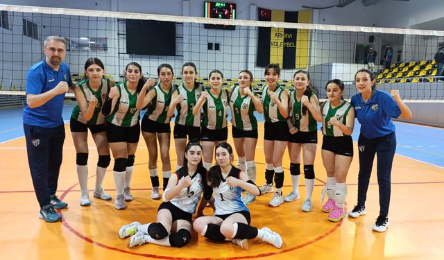 GENÇ KIZLAR VOLEYBOL ŞAMPİYONU ARTVİNSPOR