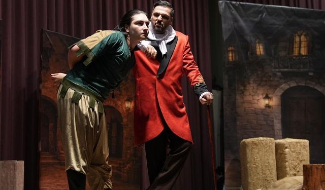 TRABZON’DA KAHKAHA TUFANI: SCAPIN’İN DOLAPLARI SAHNEYE ÇIKIYOR!