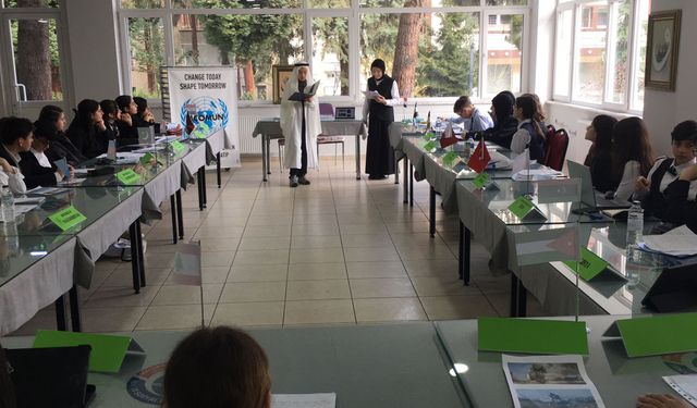 GENÇLER KÜRESEL KRİZLERE ÇÖZÜM ARADI!