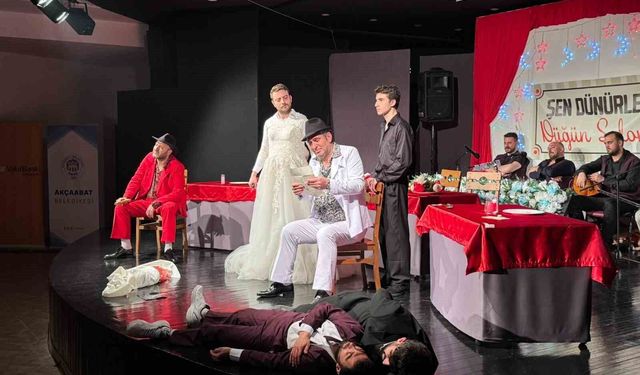 13. TİYATRO GÜNLERİ ALKIŞLARLA BİTTİ!
