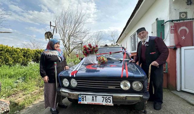 86 yaşında eşi için gelin arabası süsledi