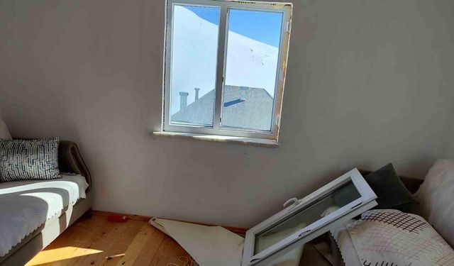 AYILAR KAPI PENCERE BIRAKMADI!