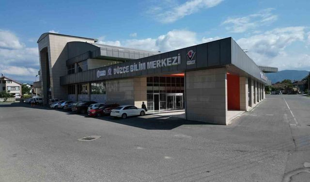 Düzce Belediyesi'nden öğrencilere ve ailelere akademik destek