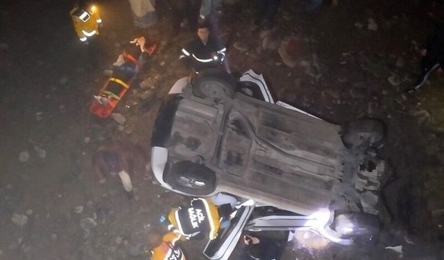 Samsun'da otomobil köprüden dere yatağına uçtu: 2 yaralı