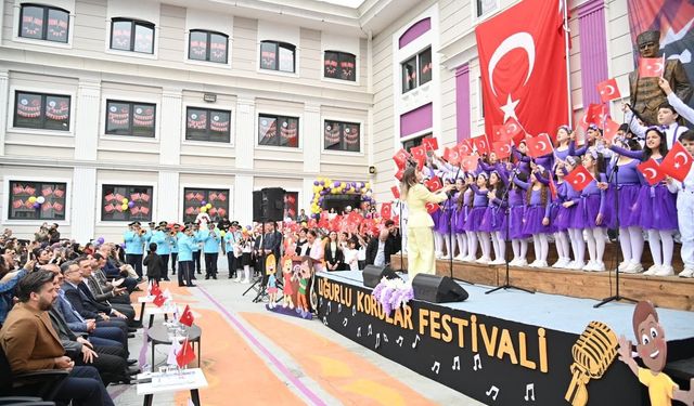 600 çocuktan dev koro performansı