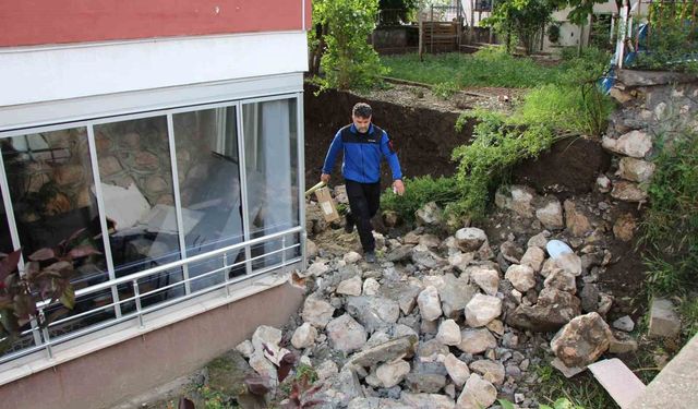 Duvar yıkıldı, gürültüyü duyanlar deprem sandı