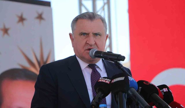 BAKAN BAK: "12 MİLYON KİŞİYE YÜZME ÖĞRETTİK"