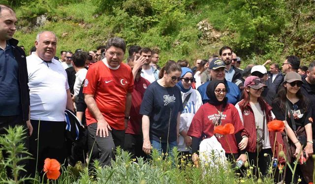 Bartın'da gençler ilk kez aşk acısını dindiren şelaleyi gördü