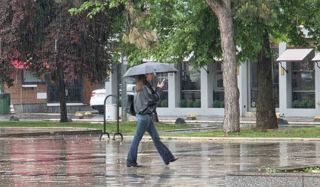 Batı Karadeniz'de gök gürültülü sağanak yağış uyarısı