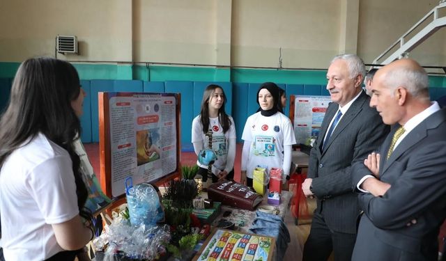 Bayburt'ta öğrencilerin bilim projeleri sergilenmeye devam ediyor
