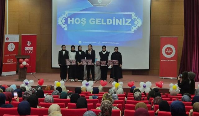 Bayburt'ta üniversite öğrencileri yıl sonu buluşmasında bir araya geldi