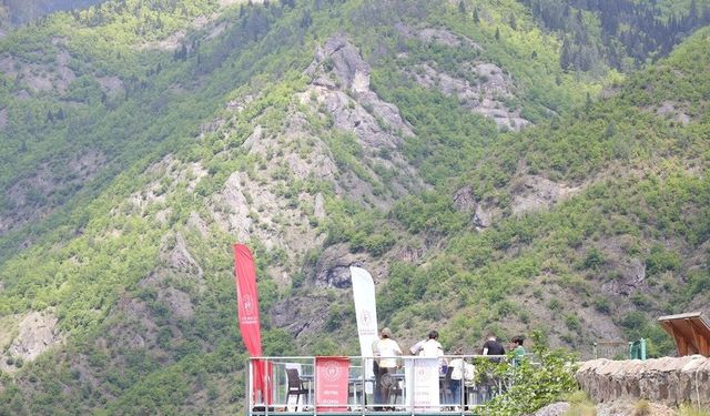Cam terasta satranç heyecanı