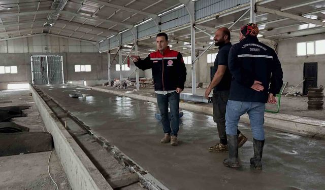 Çatıksu'da modern büyükbaş ahırı inşa ediliyor