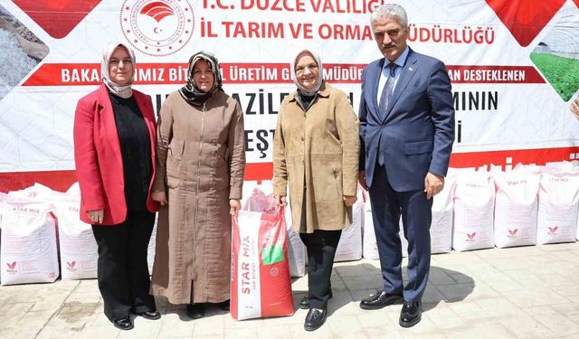 Düzce'de çiftçilere yem bitkisi tohumu dağıtıldı