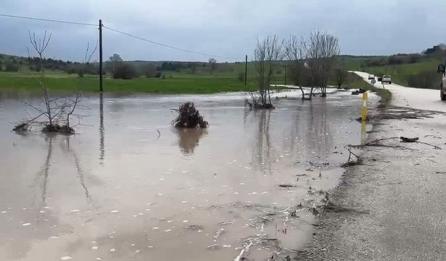 Eskipazar'da dolu ve sağanak etkili oldu, dere taştı