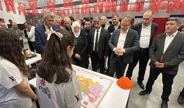 Geleceğin bilim insanları projelerini sergiledi