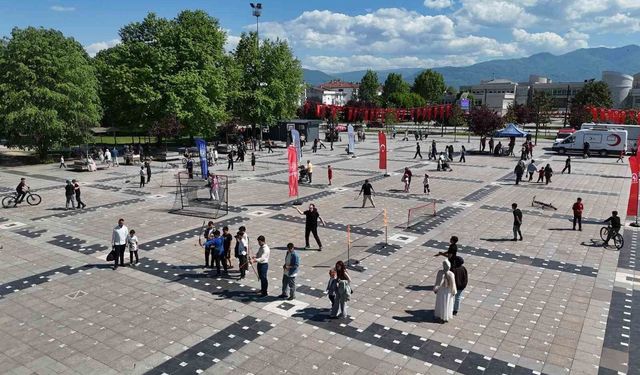Gençler spor alanlarında kıyasıya rekabet etti