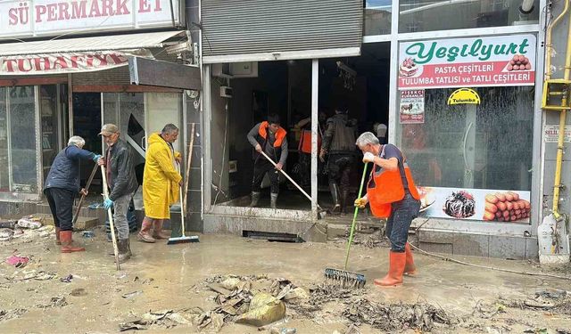 Havza'daki selin yaraları sarılıyor: 2 bin 624 personel ve bin 200 gönüllü görev yaptı