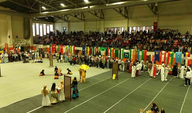 Kastamonu Üniversitesi'nde düzenlenen Gençlik Festivali farklı kültürleri buluşturdu