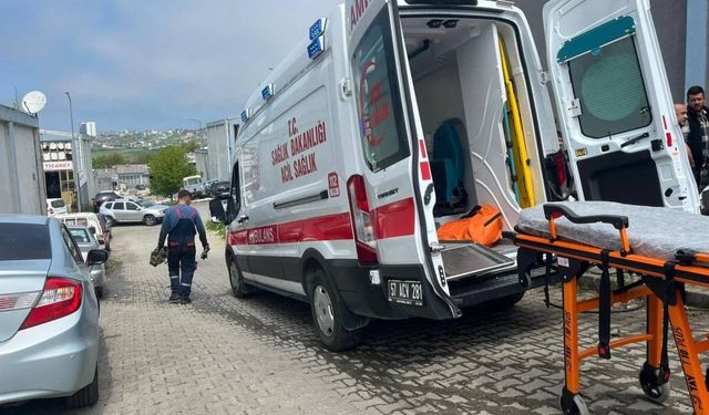 Yük asansörü koptu: 2 yaralı