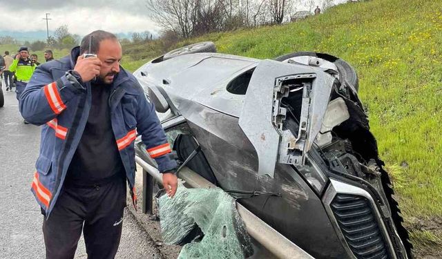 TEM Otoyolu'nda kontrolden çıkan otomobil bariyerlere çarptı: 1 ağır yaralı
