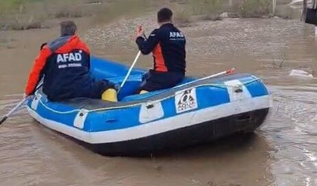 Tokat'ta evlerinde mahsur kalan vatandaşlar AFAD botları ile kurtarıldı