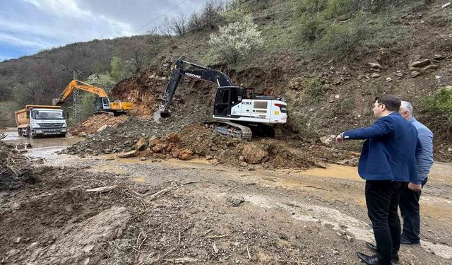 Tokat'ta sağanak sonrası taşkında köy yolu ulaşıma kapandı