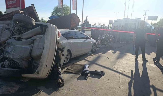 Zonguldak'ta akaryakıt istasyonuna dalan otomobil dehşet saçtı: 5'i çocuk 6 yaralı