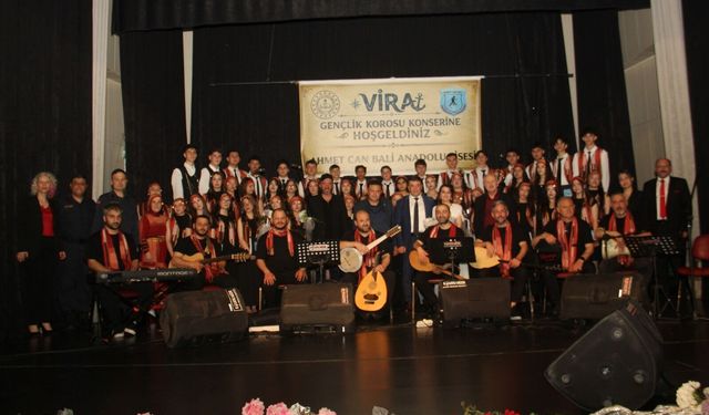 PELİTLİ AHMET CAN BALİ ANADOLU LİSESİ ÖĞRENCİLERİNDEN TÜRKÜ ZİYAFETİ