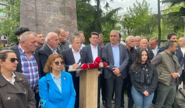 CHP TRABZON ÖRGÜTÜ MEYDAN PARKINDAN SESLENDİ: "BU BİR SİVİL DARBEDİR!