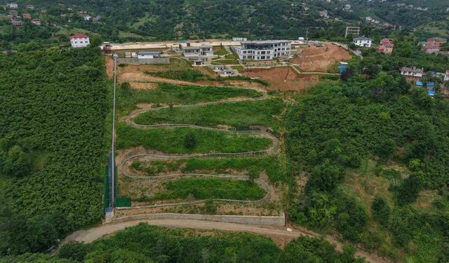 40 kilometre hız, 850 metrelik parkur; Karadeniz'in en uzun dağ kızağı Trabzon'da hizmete giriyor