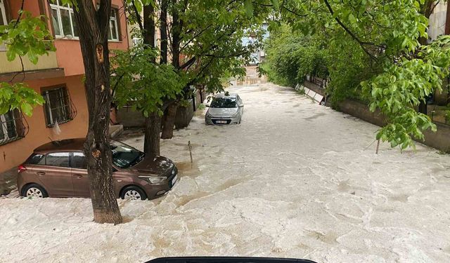 "BÖLGEMİZDE SAĞANAK VE DOLU HAYATI FELÇ ETTİ!