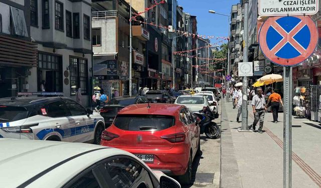Hatalı parklar trafiği zaman zaman aksatıyor