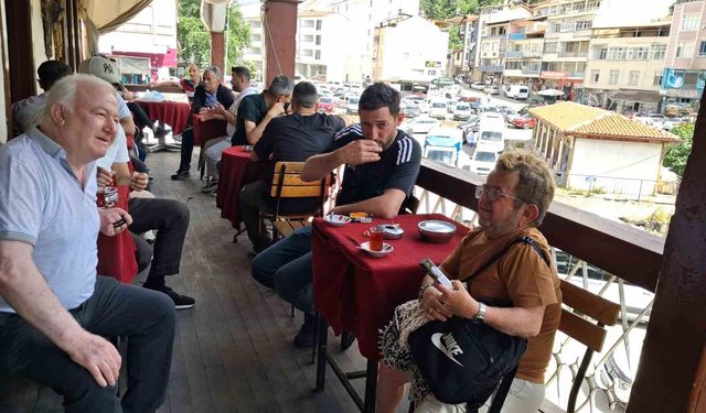 1 metrelik adam ilçenin neşe kaynağı oldu