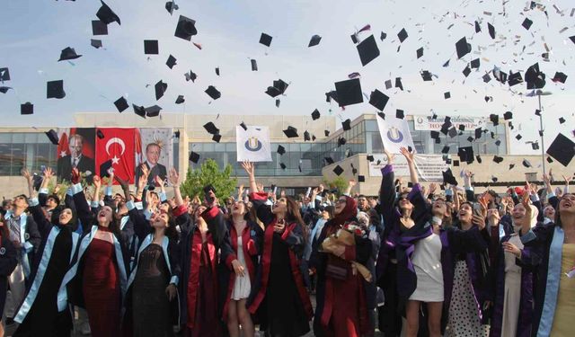 ODÜ'de 3 bin 200 öğrencinin mezuniyet heyecanı