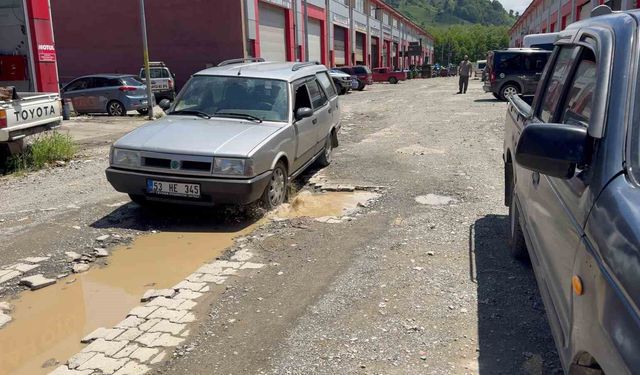 Su hattı çalışması sanayi esnafını mağdur etti