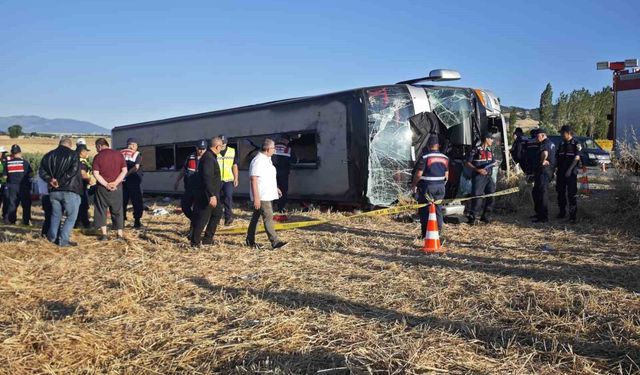 Yolcu otobüsü devrildi: 2'si ağır 46 yaralı