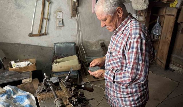 Bolu'da 50 yıldır manda boynuzundan tarak yapıyor