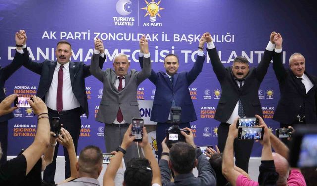 CHP'den istifa eden iki meclis üyesi AK Parti'ye geçti, rozetleri Bakan Kacır taktı