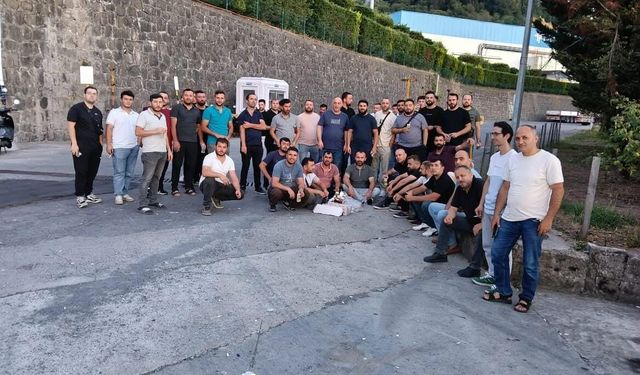 Çınar Çelik işçilerinden oturma eylemi