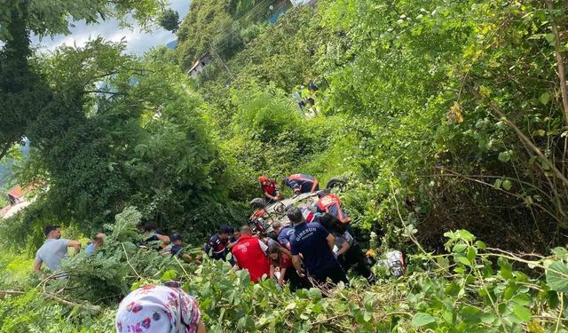 GİRESUN'DA KATLİAM GİBİ TRAFİK KAZASI: 2 ÖLÜ, 3 YARALI!