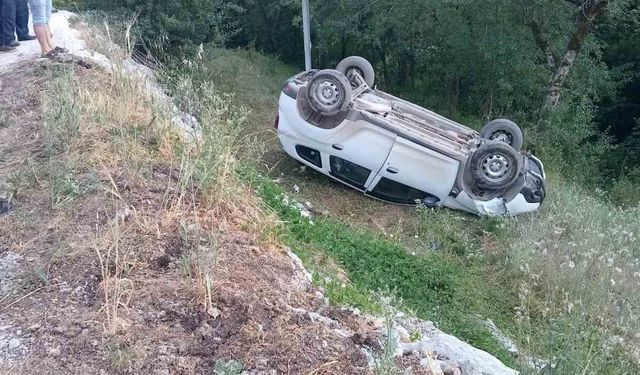 Kastamonu'da otomobil tarlaya yuvarlandı: 3 yaralı