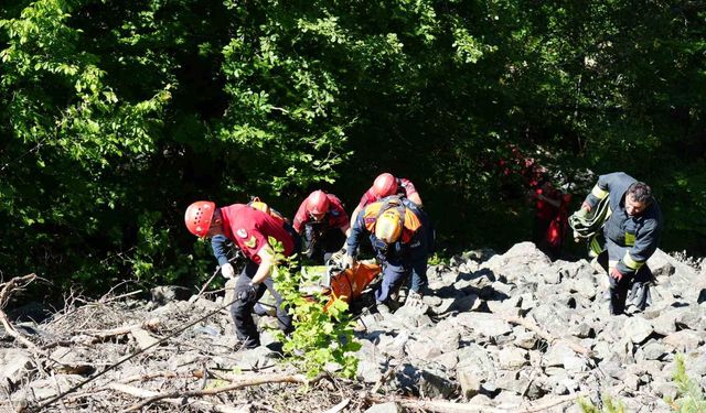 KAYIP İKİ ARKADAŞ DEREYE DÜŞEN ARAÇTA ÖLÜ BULUNDU