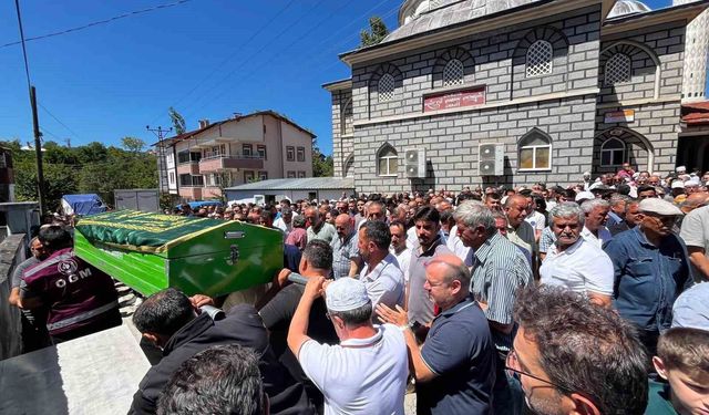 KAZADA ÖLEN TIR SÜRÜCÜSÜ TOPRAĞA VERİLDİ