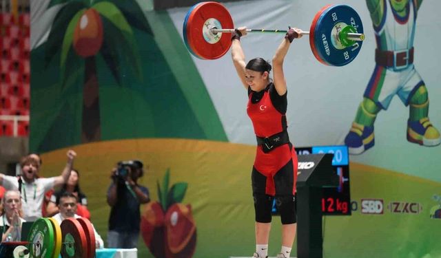 Milli halterci Zehranur Aslan, dünya şampiyonu oldu