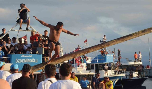 Sinop'ta Kabotaj Bayramı coşkusu: Yağlı direğin şampiyonu yine değişmedi