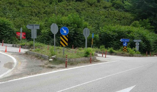 Şoförlerin kafasını karıştırıyordu: Kavşaktaki tabela sayısı 29'dan 19'a düşürüldü