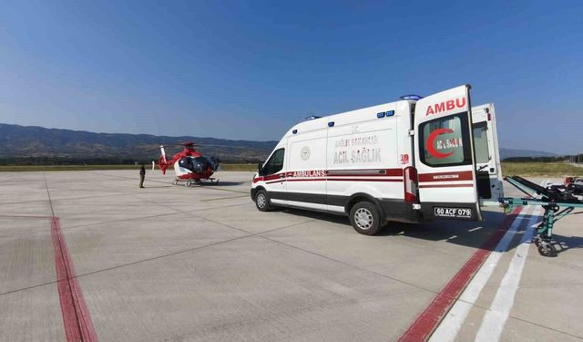 Tokat'ta kafa travması geçiren çocuk, helikopter ambulansla Ankara'ya sevk edildi